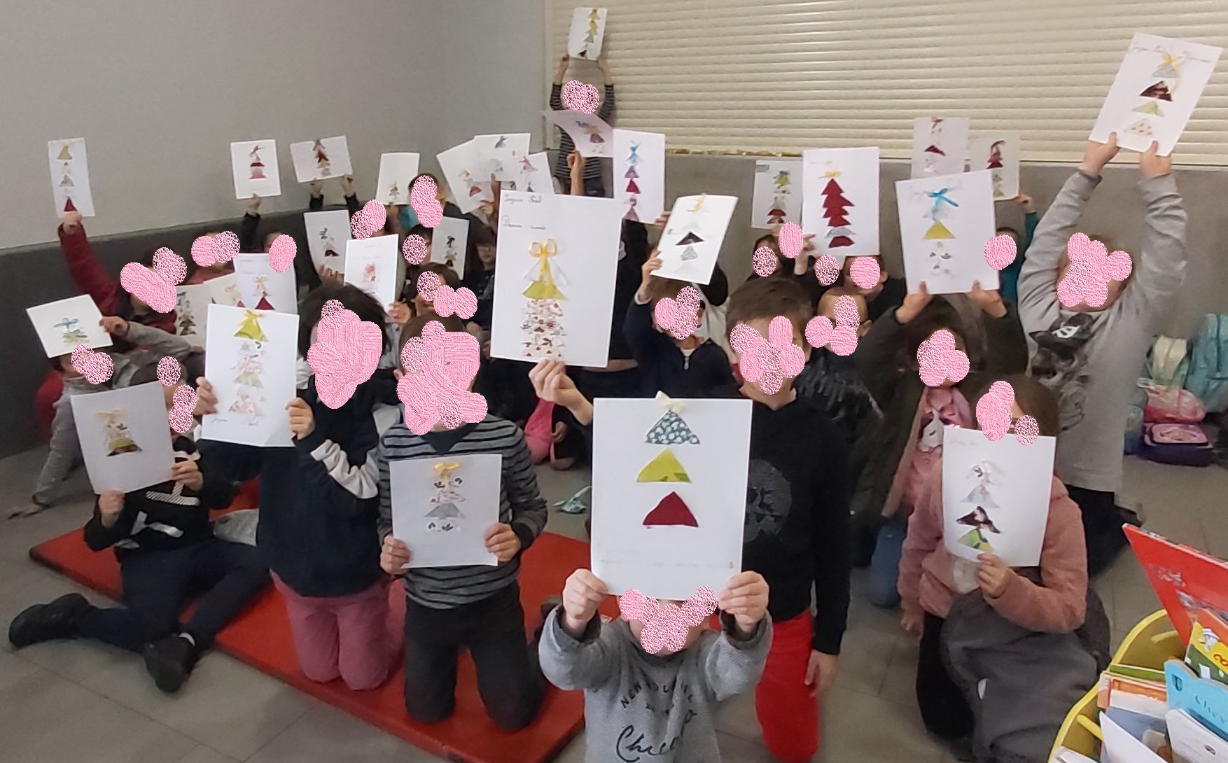 atelier couture pour des élèves de primaire à Noël